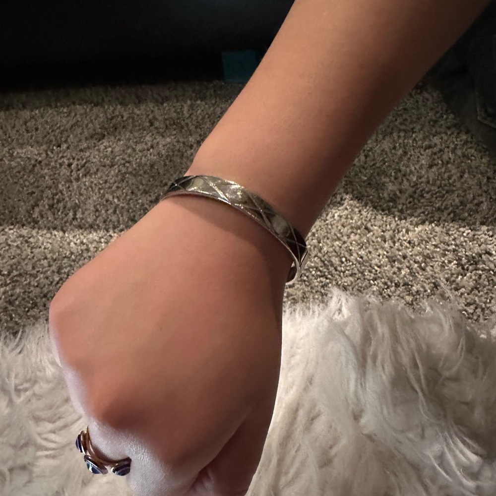 Silver bending bracelet